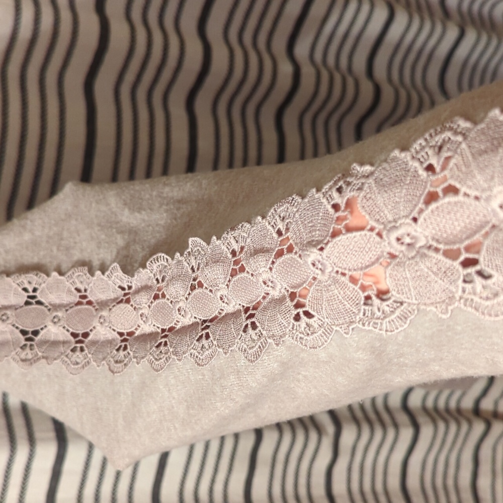Democracy Lace Sleeve Sweater - Picture 4 of 5